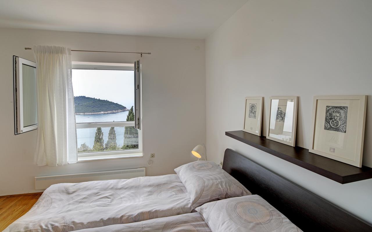 330 * Dubrovnik